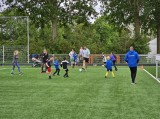 Laatste training S.K.N.W.K. JO7-1 (partijtje tegen de ouders) van maandag 27 mei 2024 (21/180)